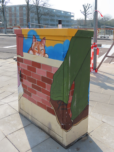 912607 Afbeelding van een in 2024 door Milou van Montfoort beschilderd elektriciteitskastje, met afbeeldingen van de op ...